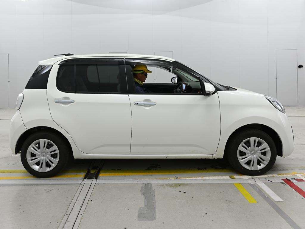 2022 Toyota Passo モーダ auction photo 3