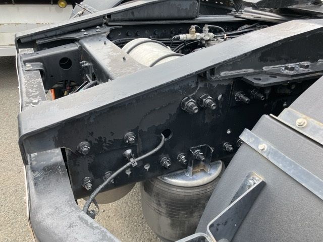 2017 Hino Profia tractor auction photo 14