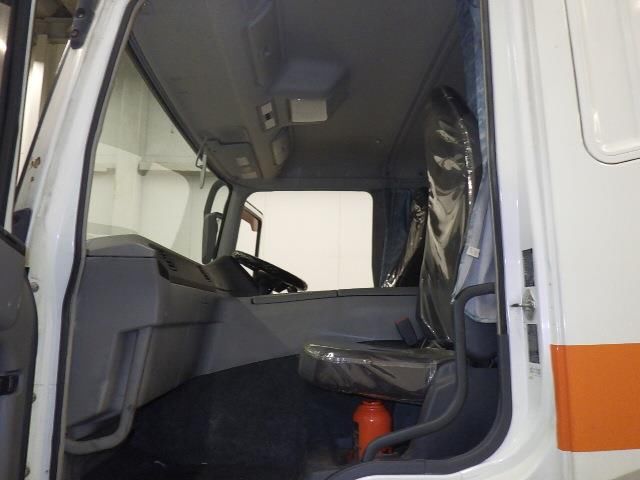 2017 Mitsubishi Fuso tractor auction photo 8