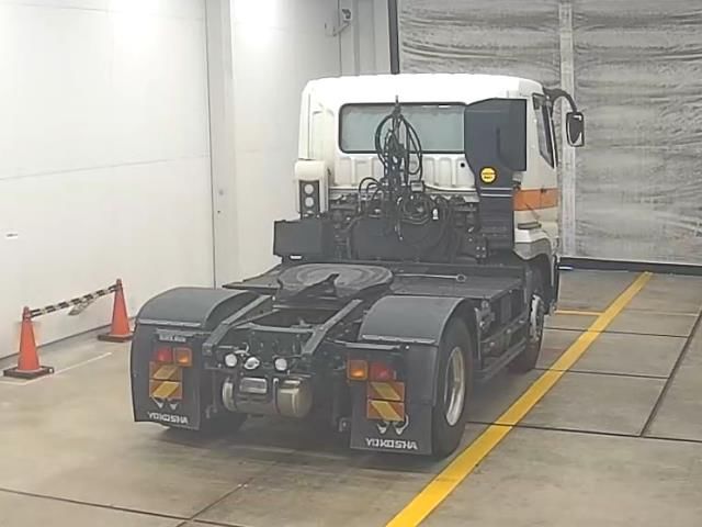 2017 Mitsubishi Fuso tractor auction photo 2