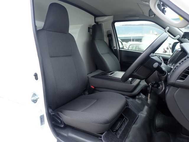 2020 Toyota Regius Ace Frozen auction photo 5