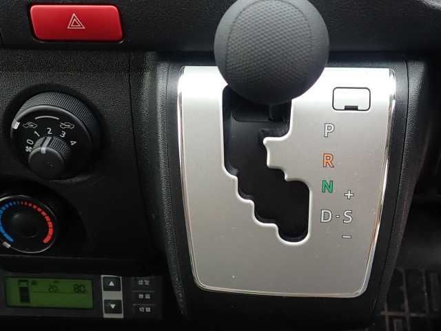 2020 Toyota Regius Ace Frozen auction photo 9