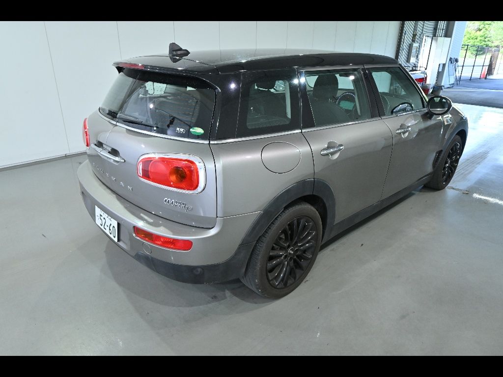 2017 MINI ミニクラブマン 5D Cooper D auction photo 2