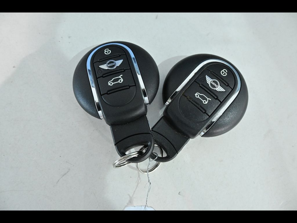 2017 MINI ミニクラブマン 5D Cooper D auction photo 13