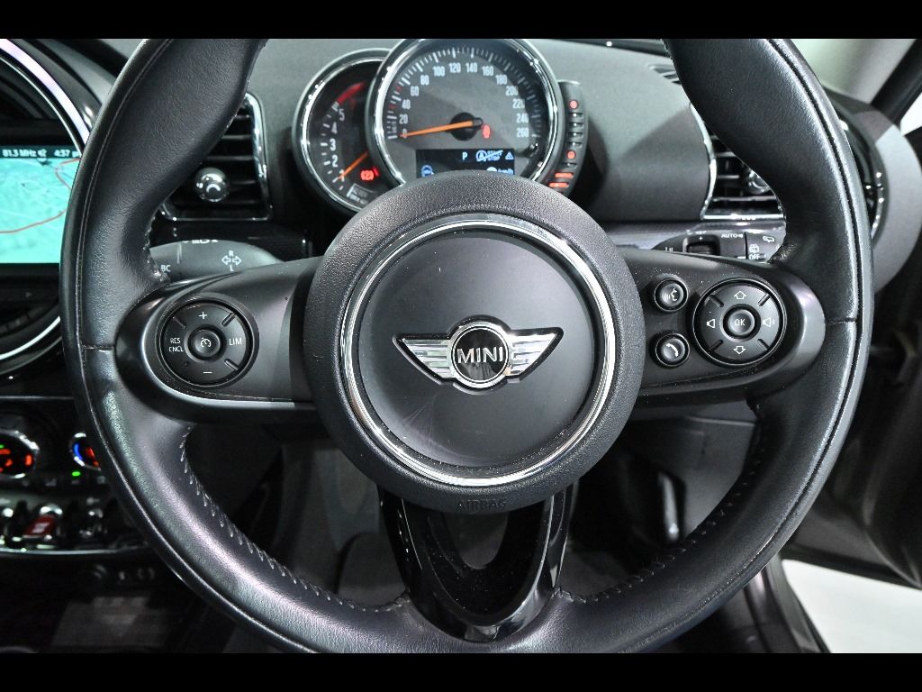 2017 MINI ミニクラブマン 5D Cooper D auction photo 9