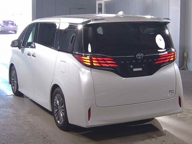 2023 Toyota Alphard Z 4WD auction photo 2