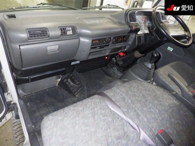 2004 Isuzu エルフ T 1.6t auction photo 3