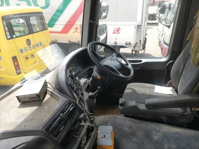2005 Mercedes-Benz MBトラック auction photo 3