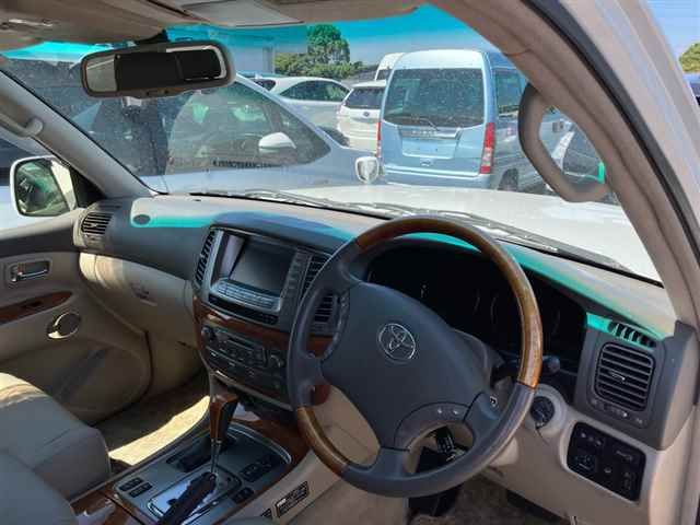 2006 Toyota Land Cruiser Cygnus auction photo 3