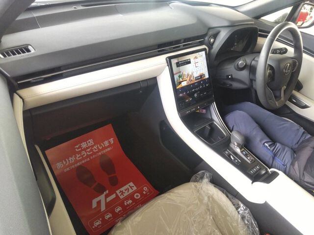 2024 Lexus LBX elegant auction photo 3