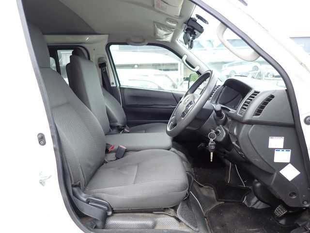 2020 Toyota Hiace DX 標準ボディ auction photo 8