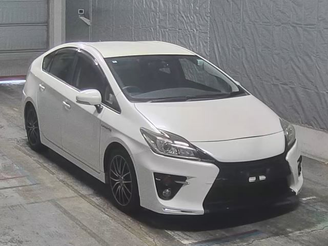 2014 Toyota Prius S TRGセレクGs auction photo 6