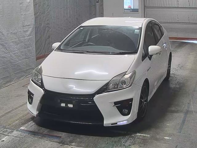 Japan Auction Vehicles 10 2014 Toyota Prius S TRGセレクGs auction photo