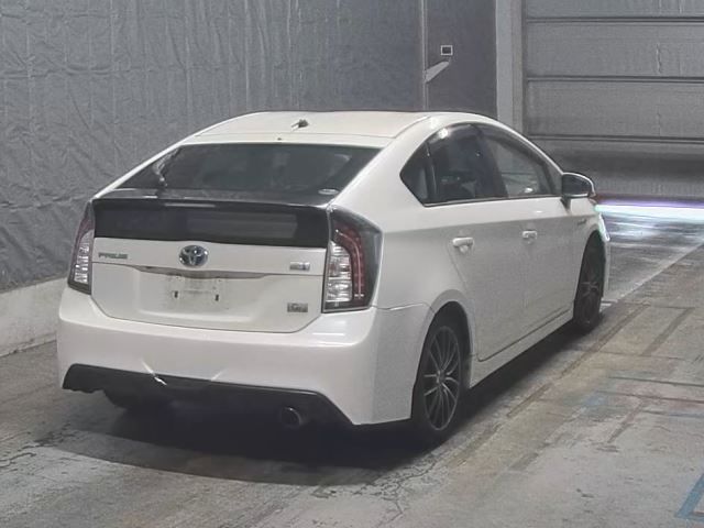 2014 Toyota Prius S TRGセレクGs auction photo 2
