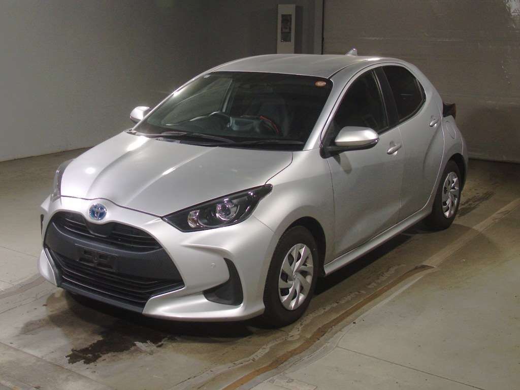 Japan Auction Vehicles 4 2021 Toyota Yaris ハイブリッドX auction photo