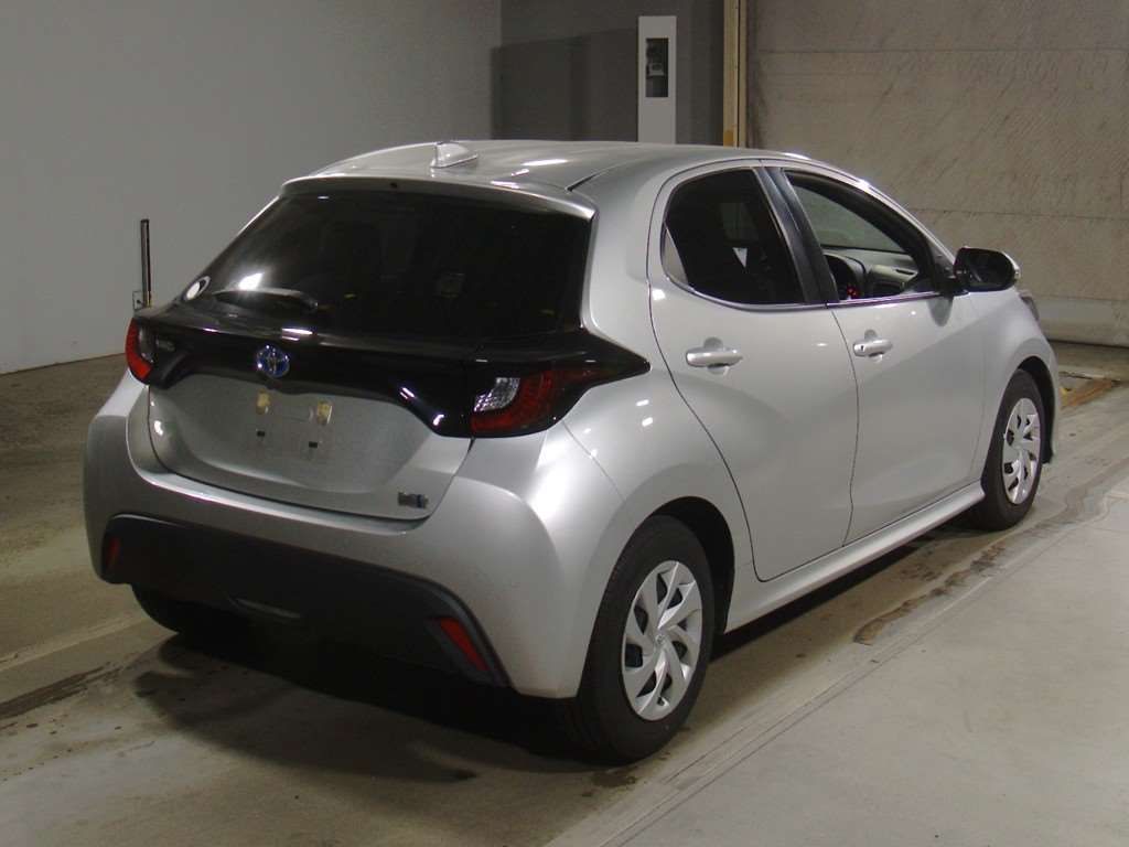 2021 Toyota Yaris ハイブリッドX auction photo 2
