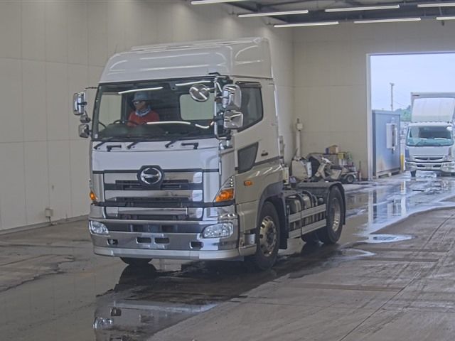 2018 Hino Profia トラクター Japan auction vehicle