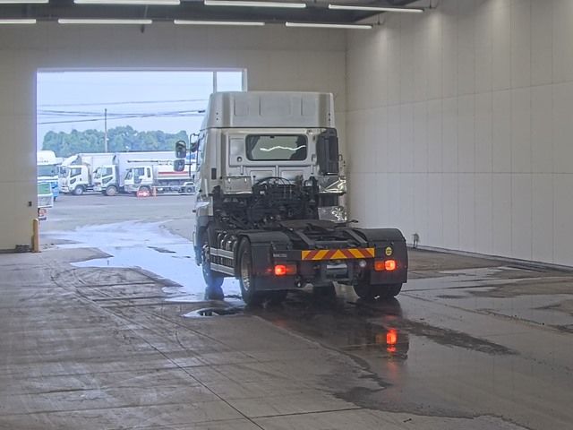 2018 Hino Profia トラクター auction photo 2
