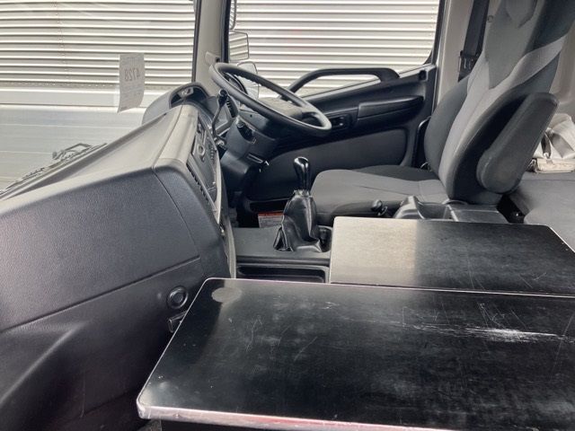 2018 Hino Profia トラクター auction photo 5