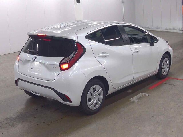 2024 Toyota Aqua X auction photo 5
