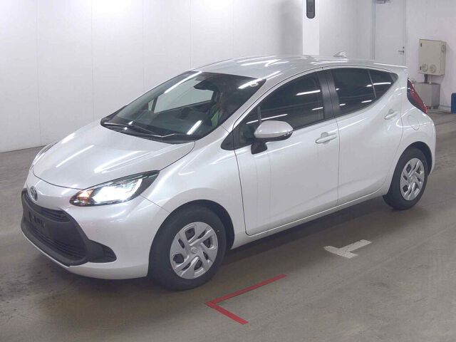 2024 Toyota Aqua X auction photo 4