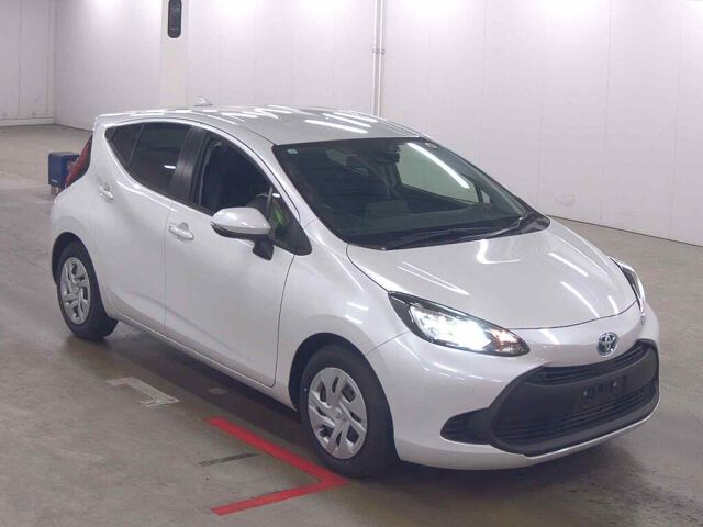 Japan Auction Vehicles 8 2024 Toyota Aqua X auction photo