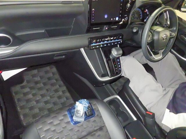 2025 Toyota Voxy ハイブリッドS-Z auction photo 3