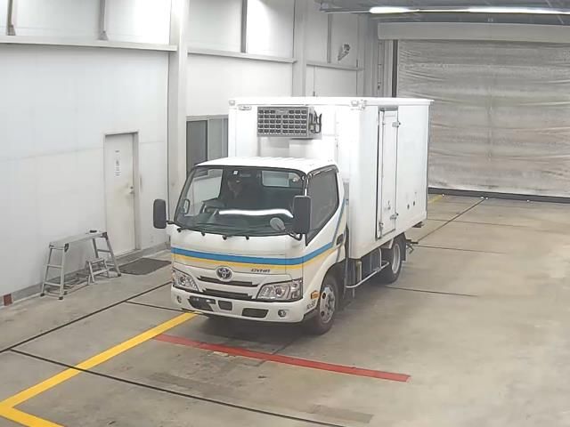 Japan Auction Vehicles 10 2021 Toyota Dyna Refrigerated and frozen trucks auction photo