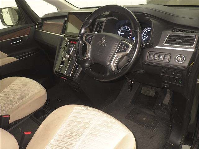 2019 Mitsubishi Delica D:5 4WD P auction photo 3