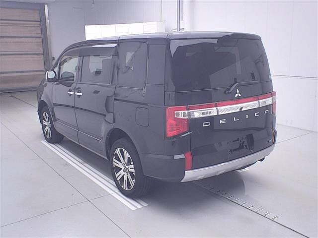 2019 Mitsubishi Delica D:5 4WD P auction photo 2