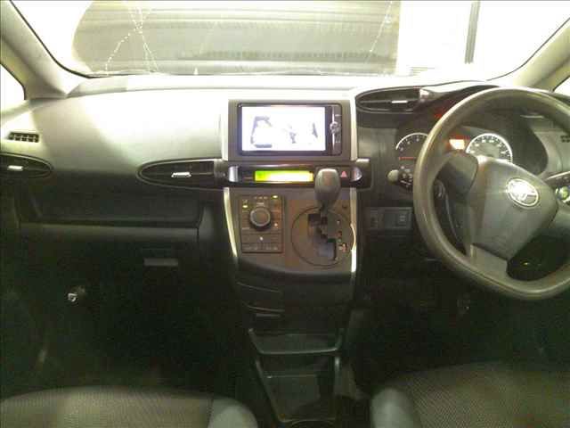 2014 Toyota Wish 4WD 1.8X auction photo 5