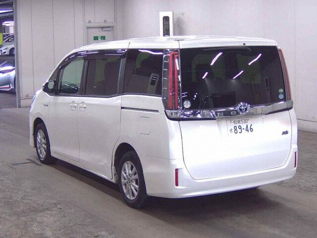 2018 Toyota Noah HV G auction photo 2