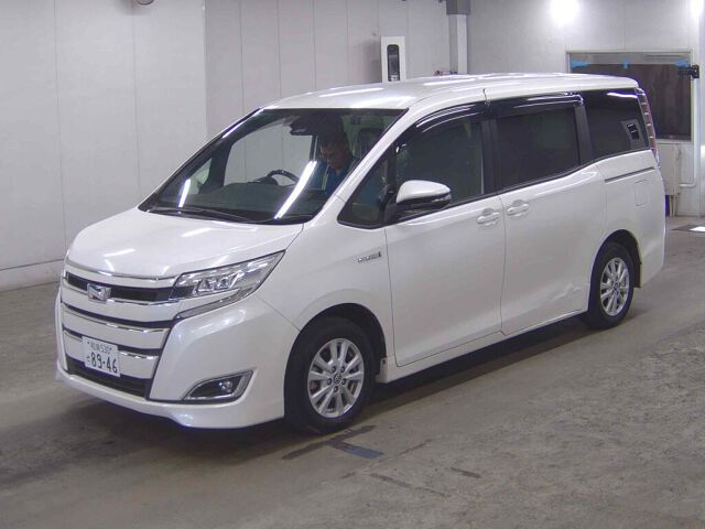 2018 Toyota Noah HV G auction photo 4