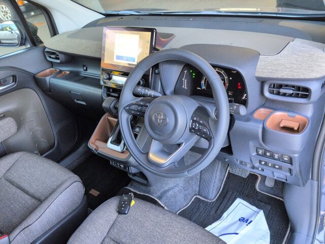 2026 Toyota Sienta Z auction photo 3