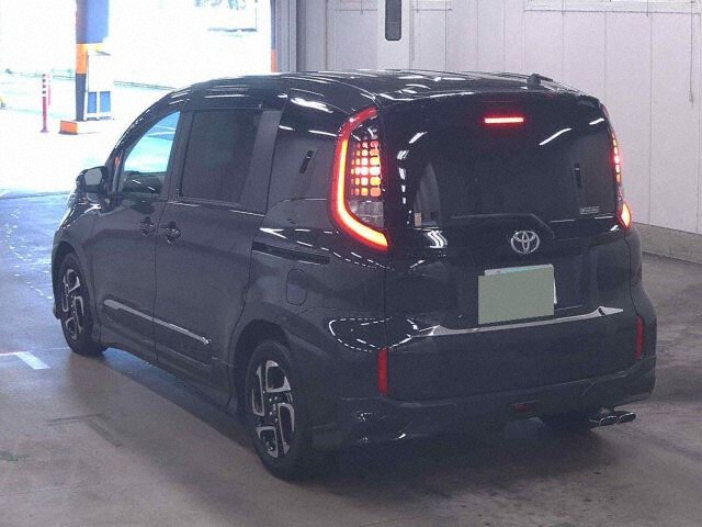 2026 Toyota Sienta Z auction photo 2