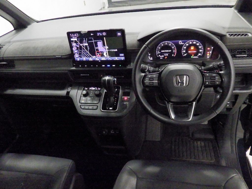 2023 Honda Stepwgn Premium Line auction photo 3