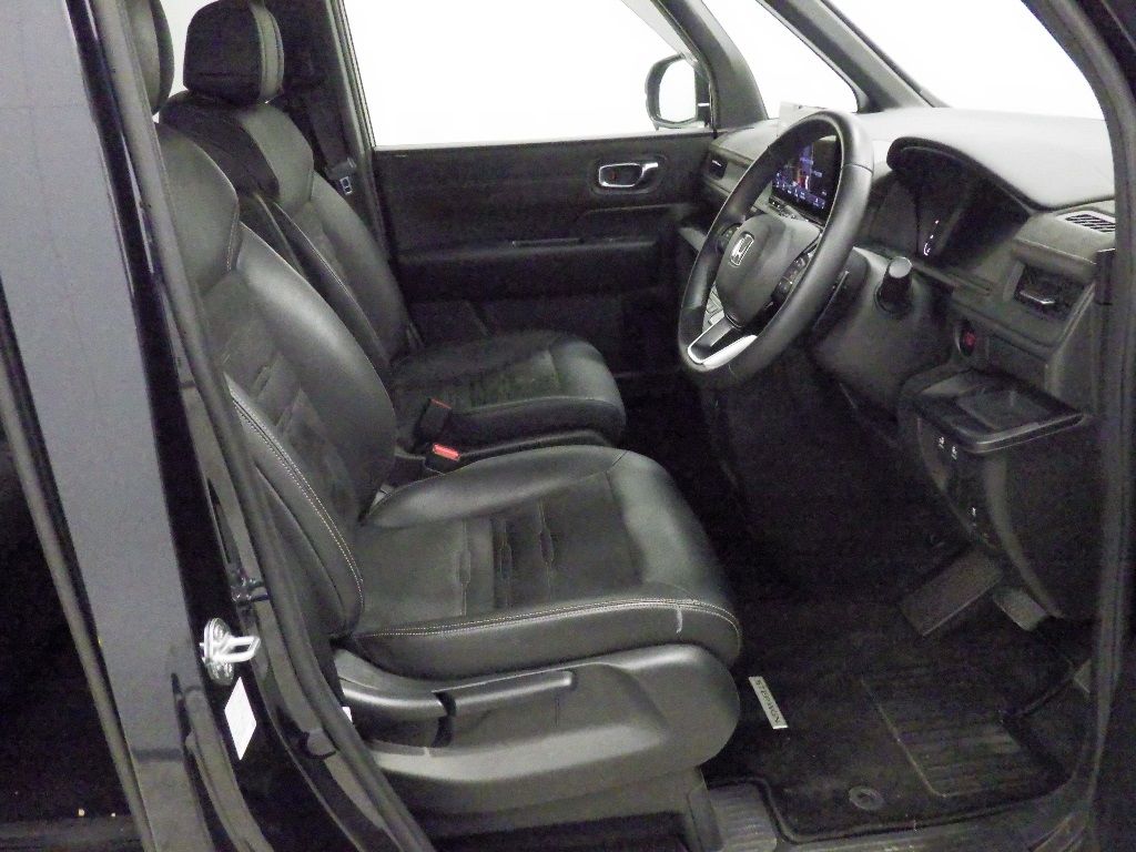 2023 Honda Stepwgn Premium Line auction photo 6