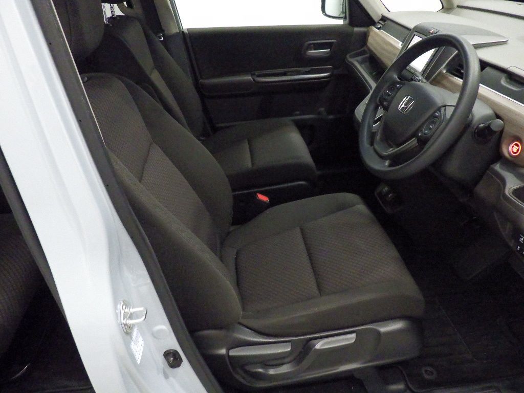 2023 Honda Freed G 6 people auction photo 6