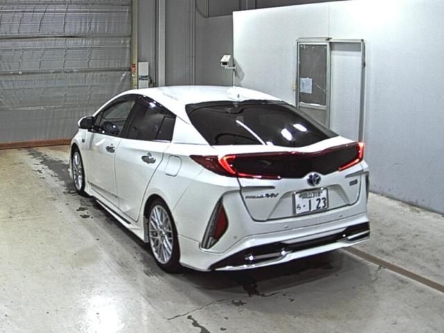2017 Toyota Prius PHEV A モデリスタエアロ auction photo 2