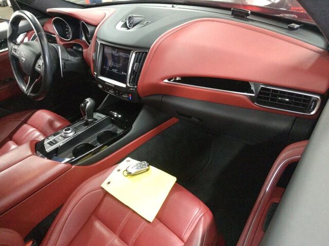 2017 Maserati レヴァンテ Base grade 4WD auction photo 3