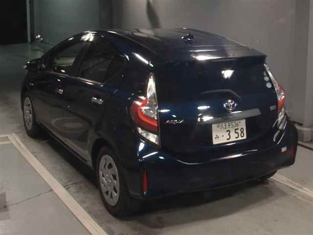 2018 Toyota Aqua Sスタイルブラック auction photo 2