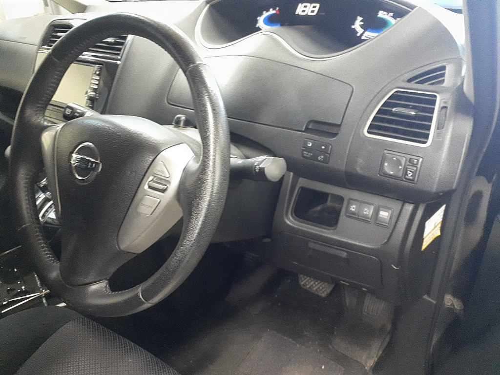2011 Nissan Serena ハイウェイスター auction photo 9