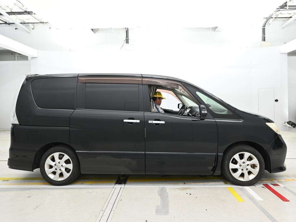 2011 Nissan Serena ハイウェイスター auction photo 3