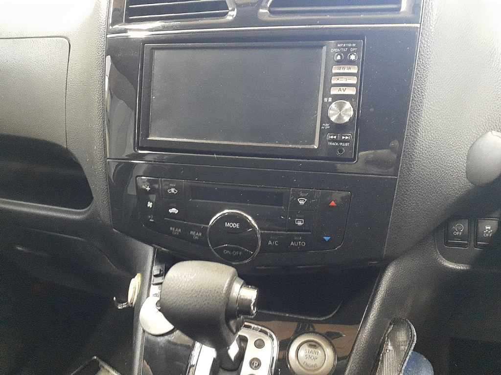 2011 Nissan Serena ハイウェイスター auction photo 12