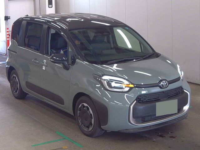 Japan Auction Vehicles 8 2026 Toyota Sienta ハイブリッドZ auction photo