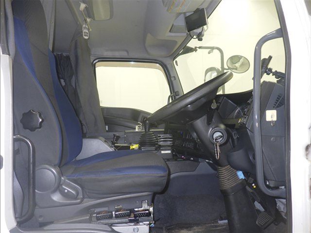 2016 Isuzu ウィング auction photo 6
