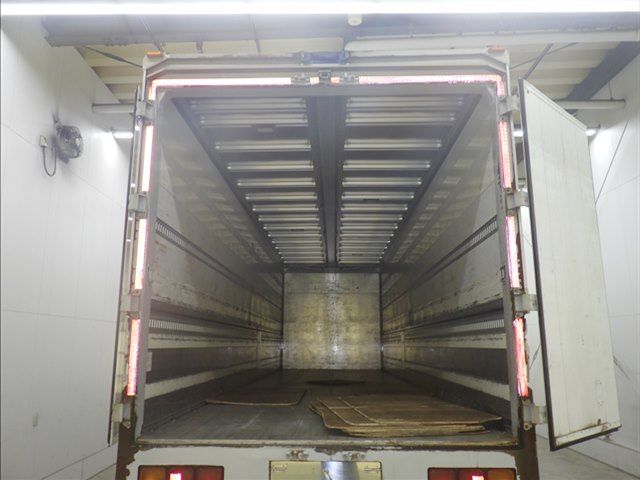 2016 Isuzu ウィング auction photo 4
