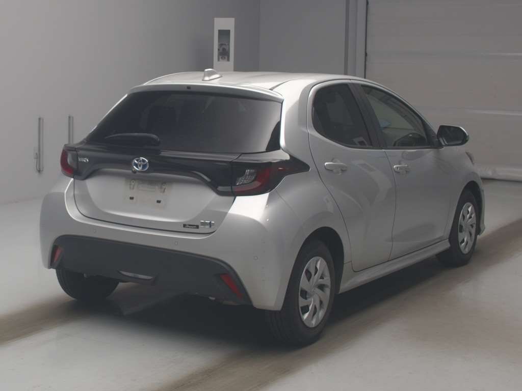2022 Toyota Yaris Hybrid X auction photo 2