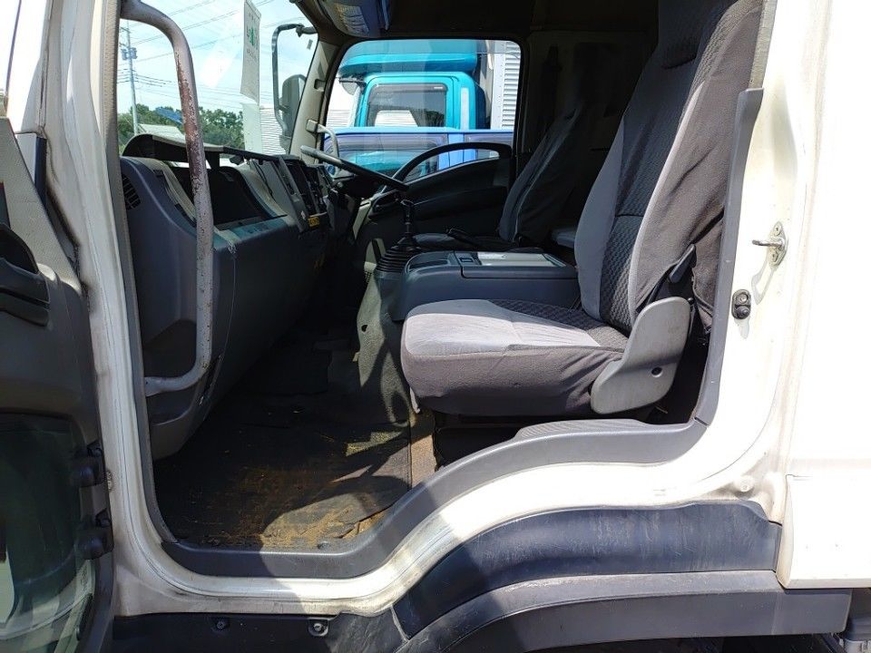 2008 Isuzu Forward auction photo 16