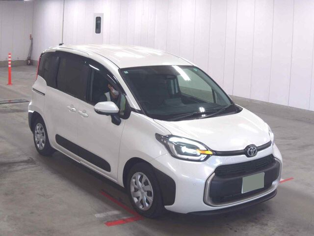 Japan Auction Vehicles 8 2024 Toyota Sienta Hybrid Z auction photo